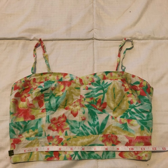 3/20$ American Eagle Outfitters - Floral Crop Top - Picture 8 of 8